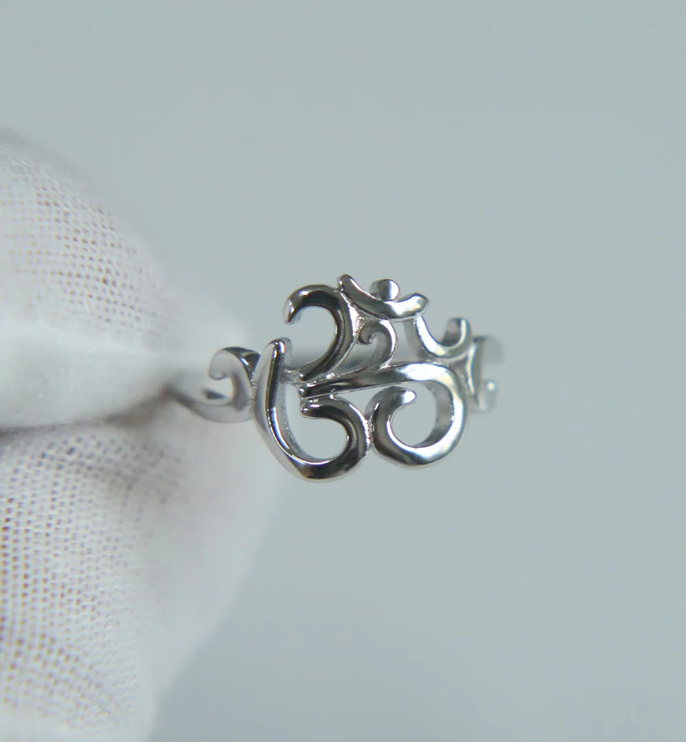 Bague Om en Argent 925 – Symbole Sacré de Paix, Protection et Éveil Spirituel