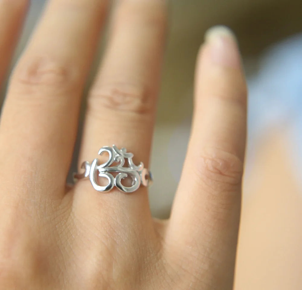 Bague Om en Argent 925 – Symbole Sacré de Paix, Protection et Éveil Spirituel