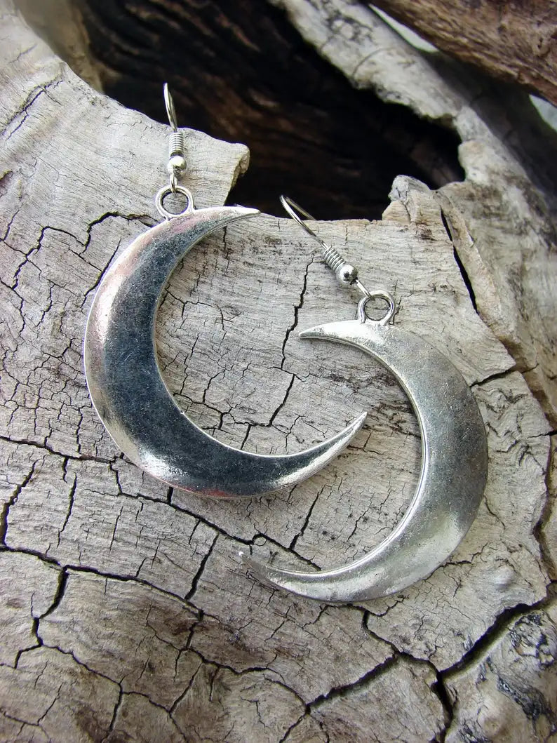 Boucles d’Oreilles Lune Argentée – Croissant Lunaire Mystique