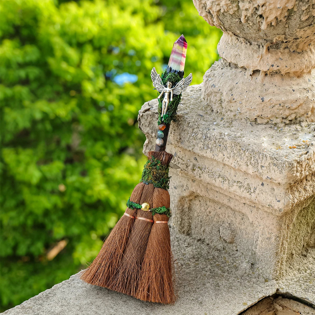 Balai Rituel de Sorcière avec Pointe de Cristal Naturel