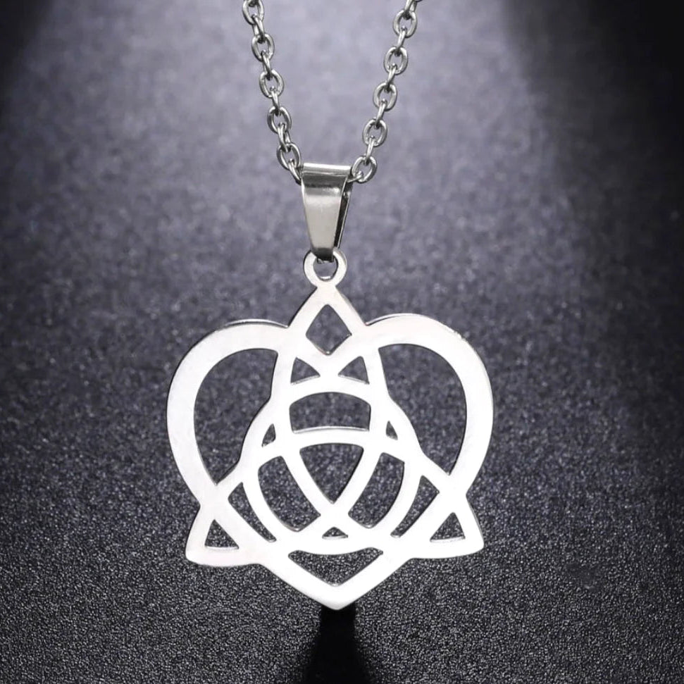 Collier Triquetra – Nœud Sacré de Protection et d’Harmonie