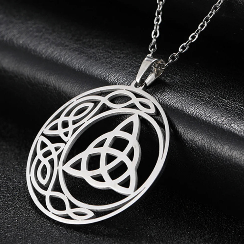 Collier Triquetra – Nœud Sacré de Protection et d’Harmonie