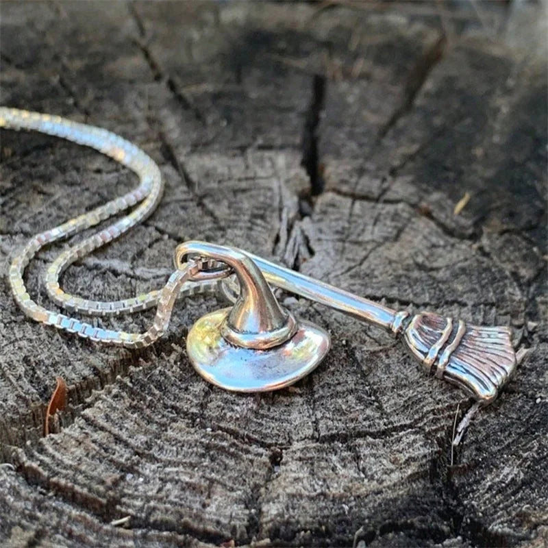 Collier Sorcière Chapeau & Balai