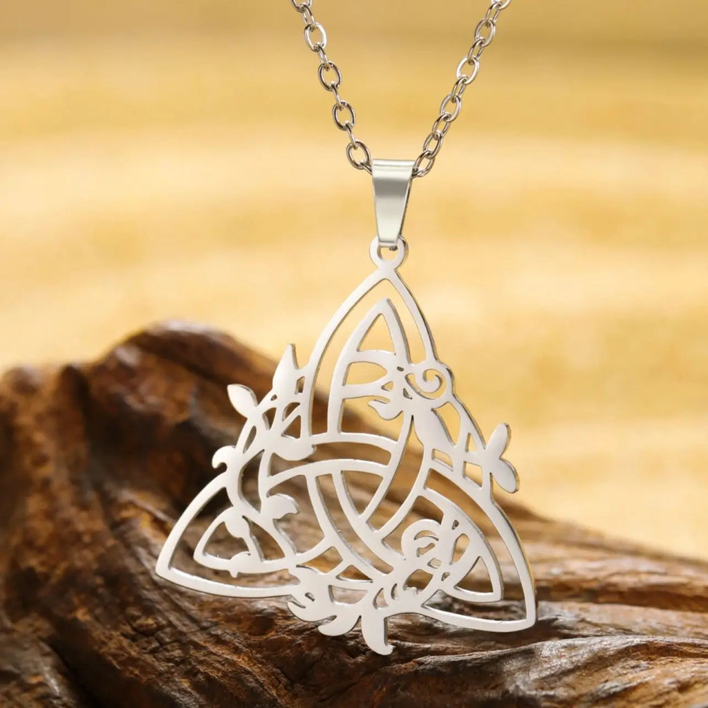Collier Triquetra – Nœud Sacré de Protection et d’Harmonie