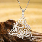 Collier Triquetra – Nœud Sacré de Protection et d’Harmonie