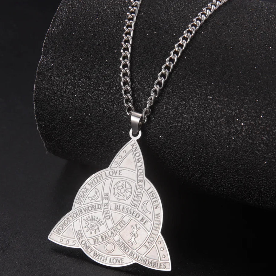 Collier Triquetra – Nœud Sacré de Protection et d’Harmonie