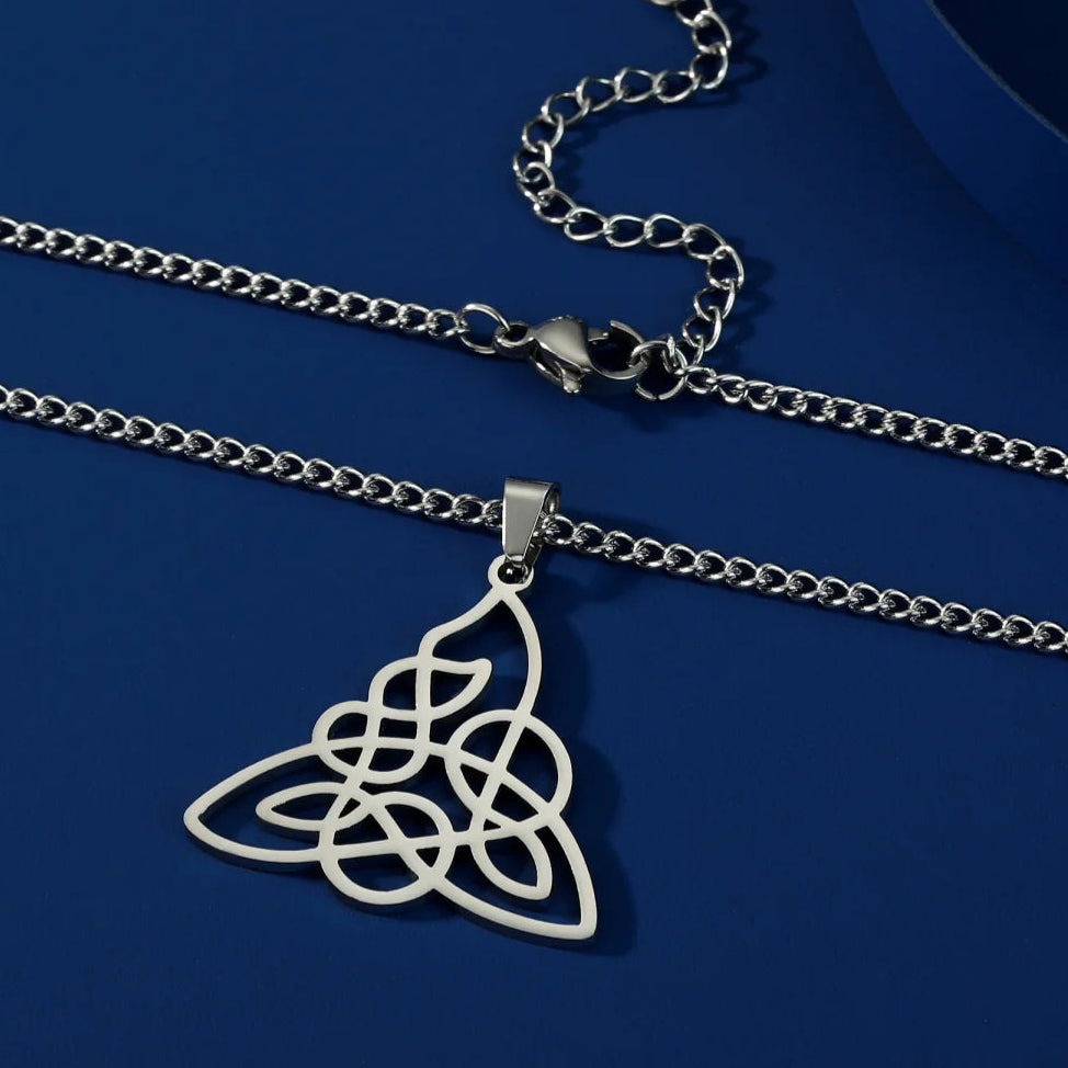 Collier Triquetra – Nœud Sacré de Protection et d’Harmonie