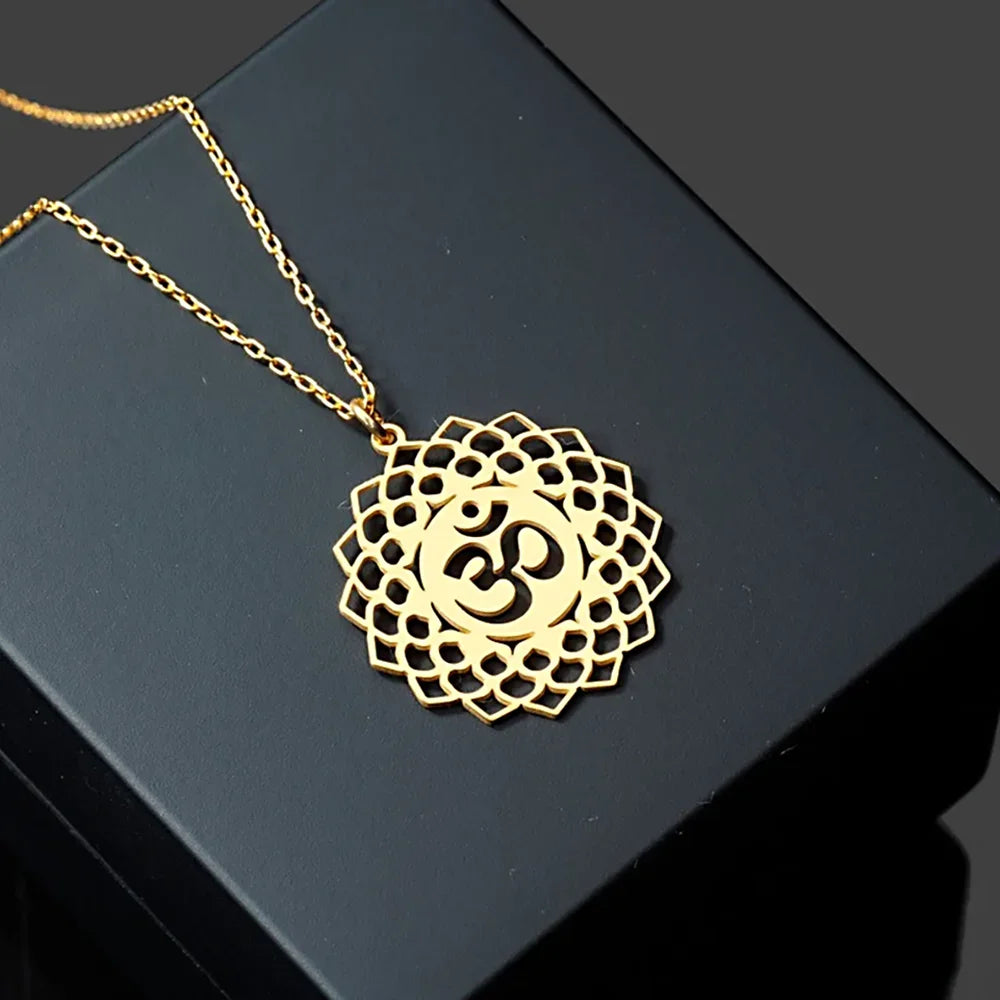 Collier Lotus Om – Pendentif Sacré de Paix, Harmonie et Éveil Spirituel