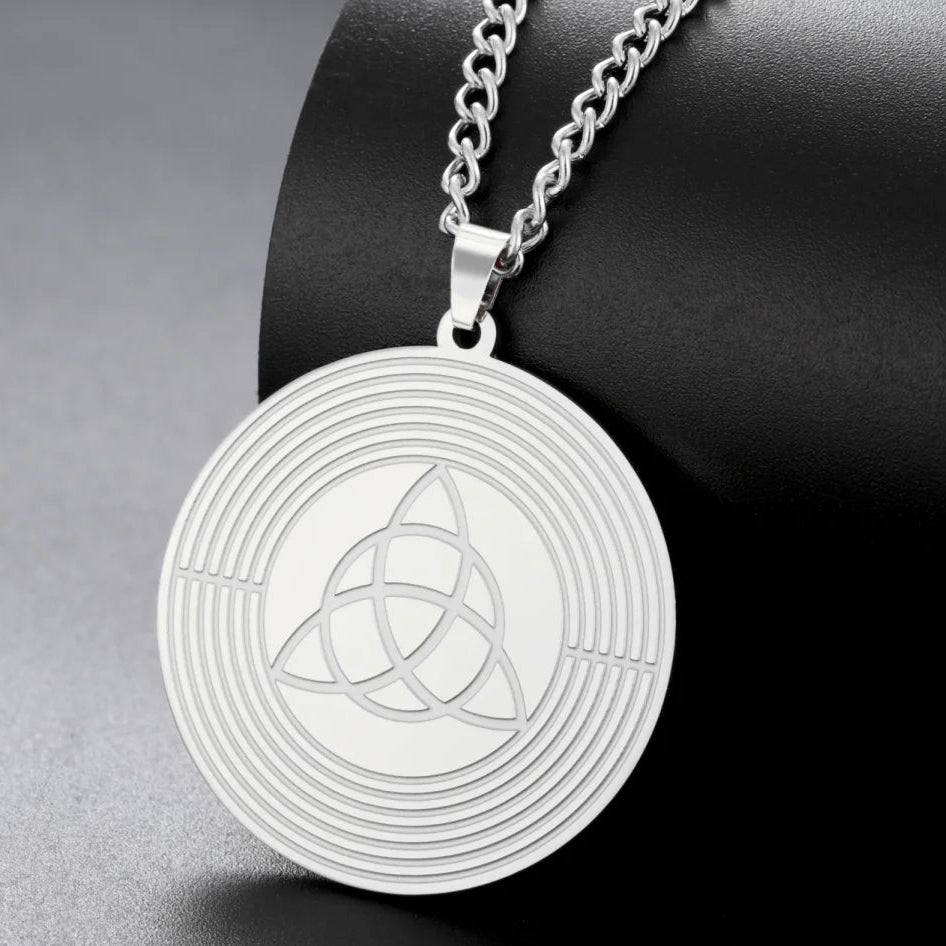 Collier Triquetra – Nœud Sacré de Protection et d’Harmonie