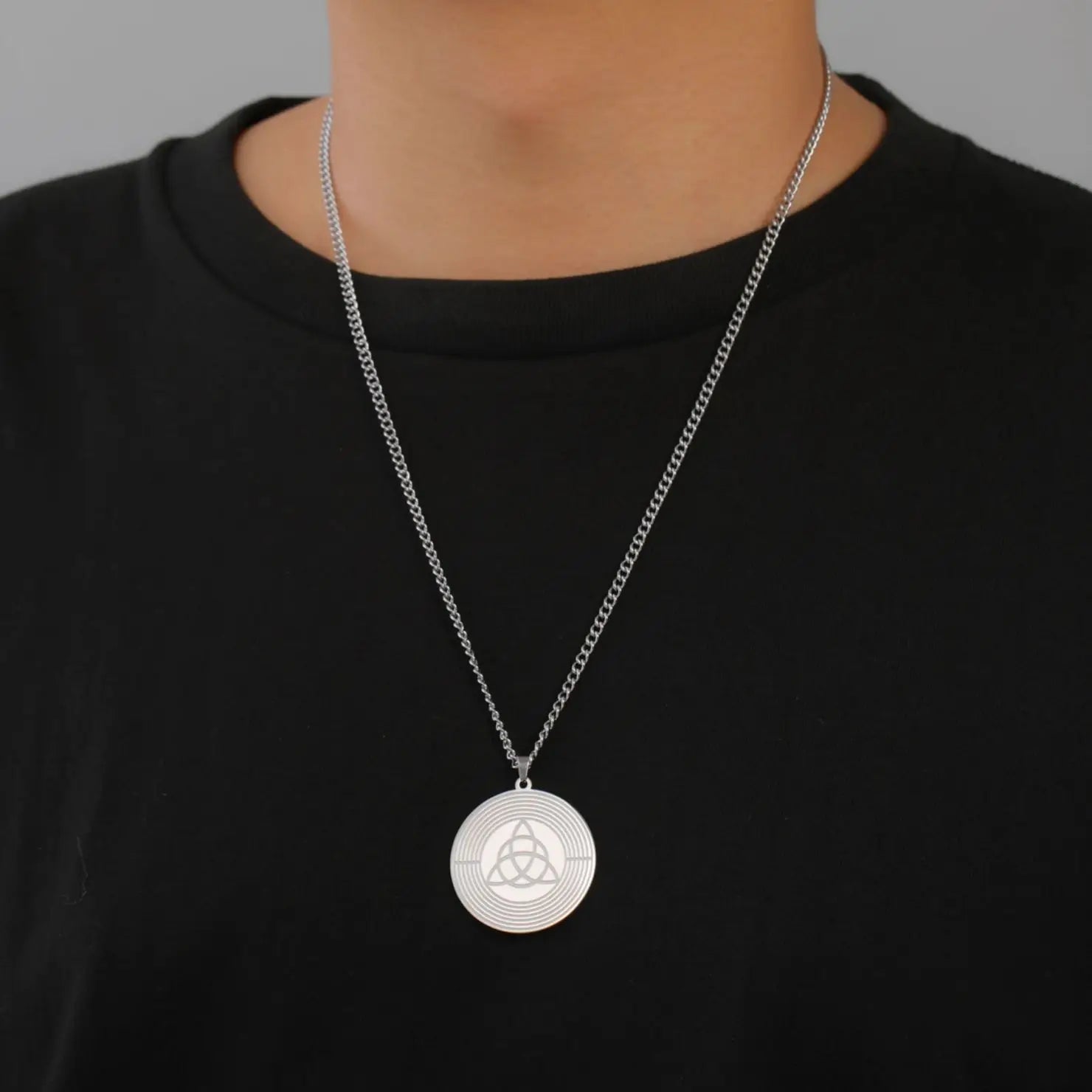 Collier Triquetra – Nœud Sacré de Protection et d’Harmonie