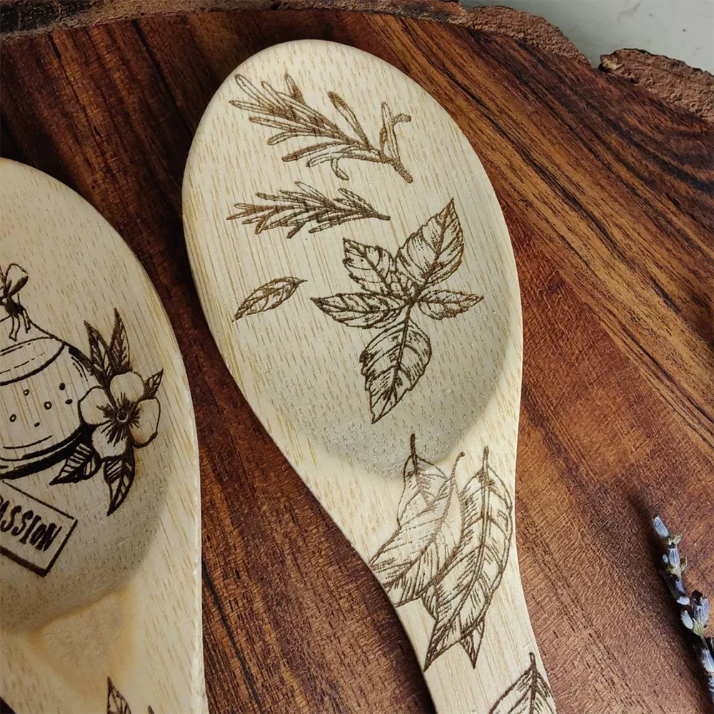 Lot de 3 Cuillères Magiques en Bois Gravées