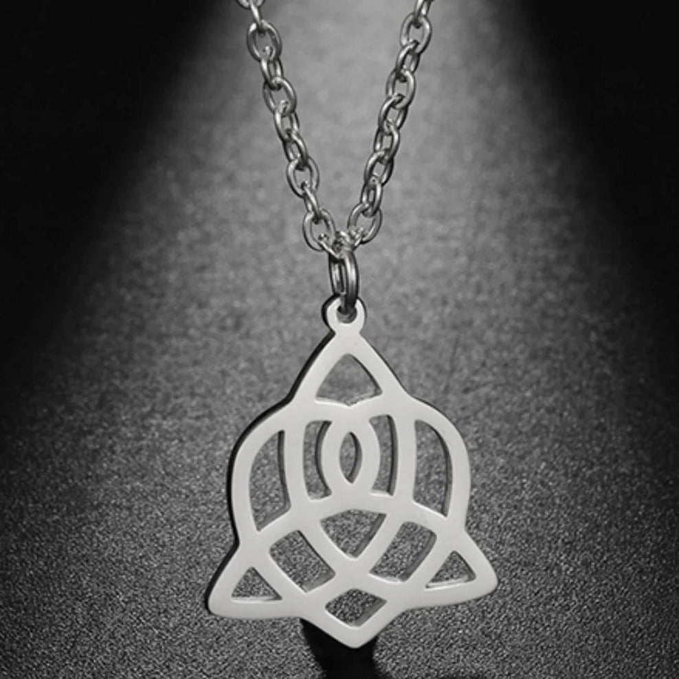 Collier Triquetra – Nœud Sacré de Protection et d’Harmonie