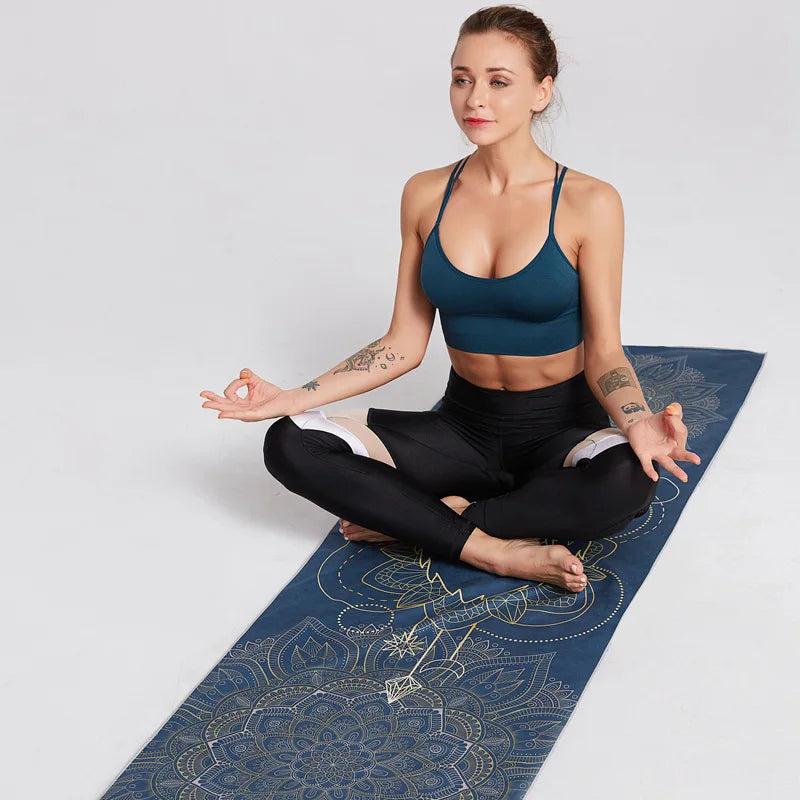 Tapis de Yoga Antidérapant Double Face – Serviette Yoga Velours Pliable & Séchage Rapide