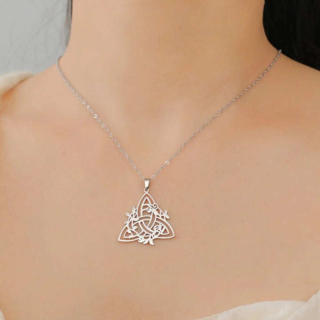 Collier Triquetra – Nœud Sacré de Protection et d’Harmonie