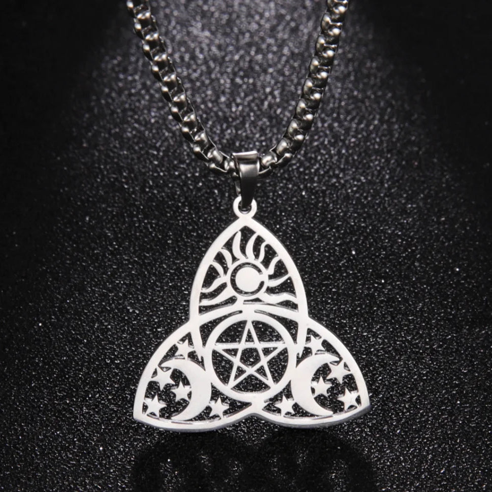 Collier Triquetra – Nœud Sacré de Protection et d’Harmonie