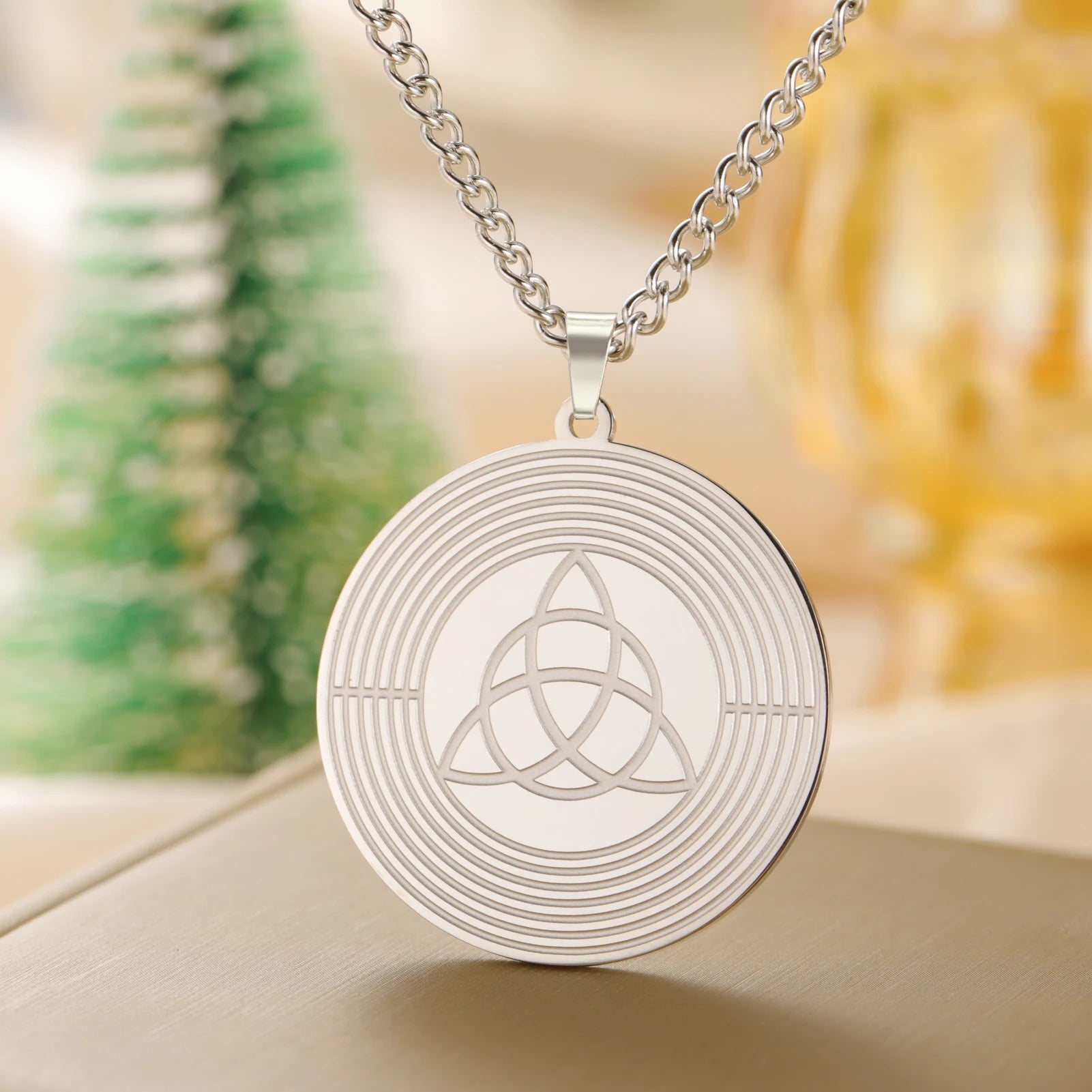 Collier Triquetra – Nœud Sacré de Protection et d’Harmonie