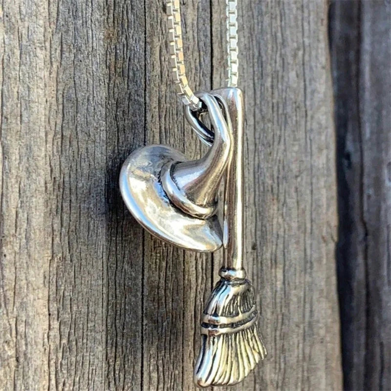 Collier Sorcière Chapeau & Balai