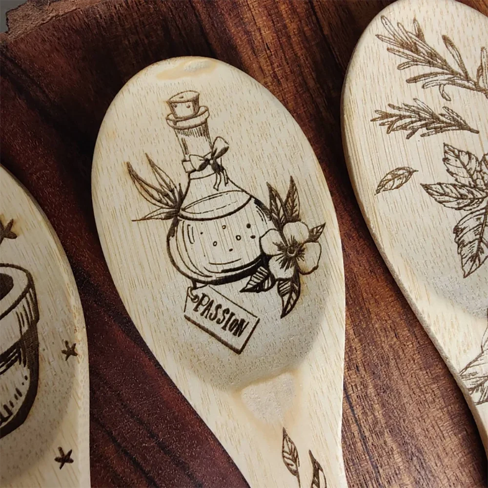 Lot de 3 Cuillères Magiques en Bois Gravées