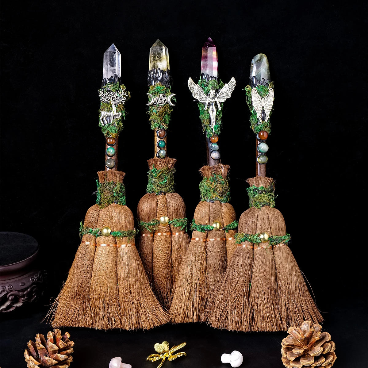 Balai Rituel de Sorcière avec Pointe de Cristal Naturel