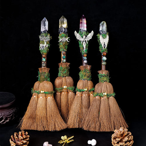 Balai Rituel de Sorcière avec Pointe de Cristal Naturel